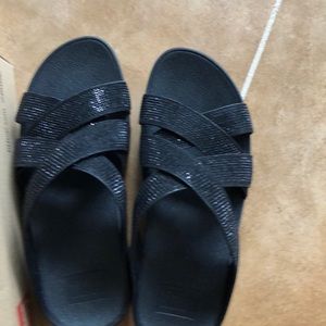 Size 6 black fit flop sandals